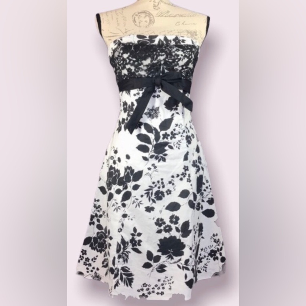 ✨Vintage ✨Trixxi, Strapless Floral and Lace Dress, Size 7